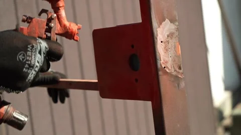 Craftsman paints a metal structure using a spray gun Video stock 261282295