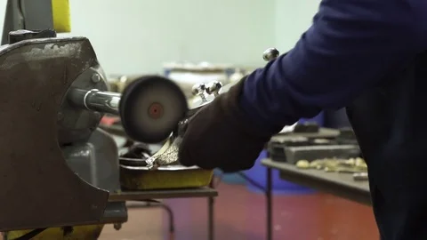 Craftsman polishing a platter Stock-Footage 83399451