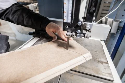 Craftsman using a jigsaw to cut a plank Fotos Stock