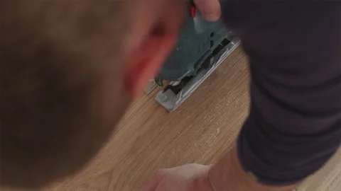 Craftsman using jigsaw power tool to cut wooden timber 스톡 동영상 346159783