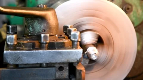Craftsman using the obsolete lathe 動画素材 252521655
