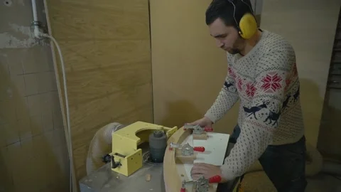Craftsman working at router table while shaping detail in carpenter workshop Stock-Footage 163423424