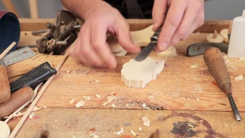 Craftsmanship and tool finesse. Carpentry joy in every detail. Skilled hands in Vídeos de archivo 259078978