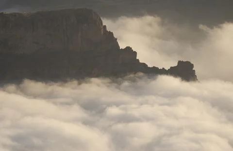 Crag in a sea of clouds. Foto stock