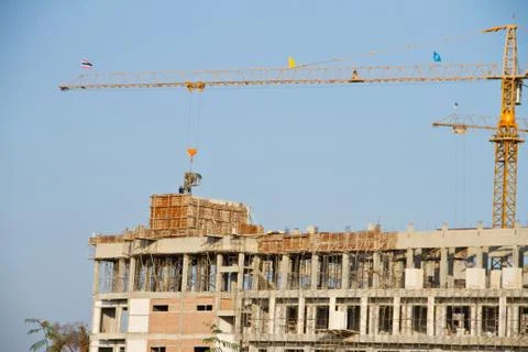 Crane and workers at construction Foto stock
