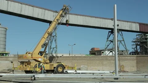 Crane on construction site Stock-Footage 77048171