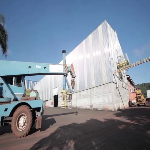 Crane crossing the camera Video stock 69715427