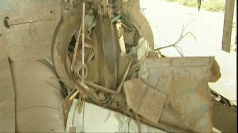 Crane discarded metal 動画素材 377704