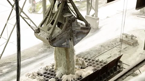 Crane grab bucket Stock Footage 131586275