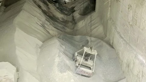 Crane grab bucket Stock Footage 131586397