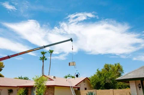 Crane helping with Air Conditioner Replacement Foto stock