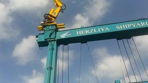 Crane in Herzliya Shipyard Video stock 101775096