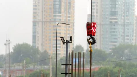 Crane hook close-up. Building area, construction of houses, developer Foto stock