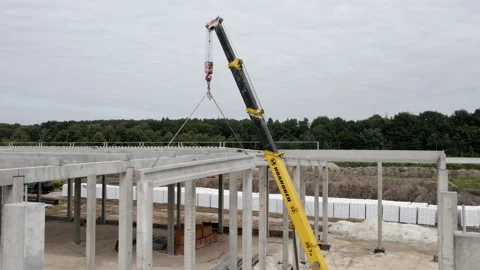 The crane installs the structure on the base of the warehouse (2) Video stock 235716839