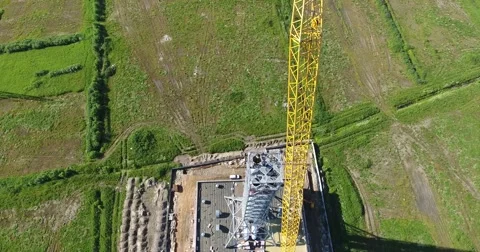 Crane lift chimney pipe segment. Аerial, workers on the top. Top view Vidéo 68788300