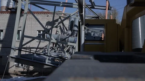 Crane lifting a block Video stock 101122853