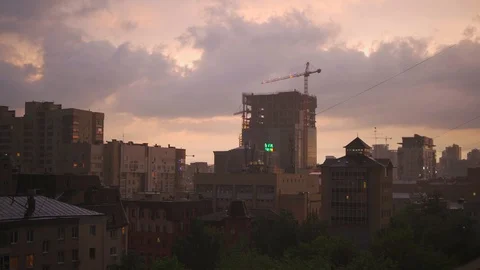 The crane lifts the load. Stock Footage 92628367