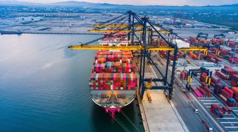 Crane loanding cargo container to container ship in the international termina Stock-Fotos