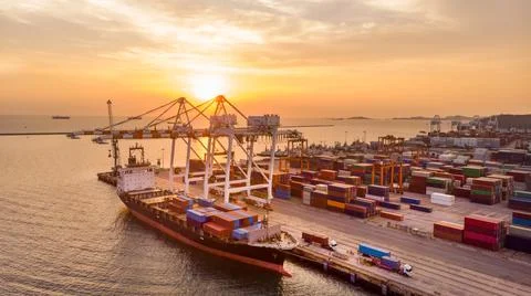Crane loanding cargo container to container ship in the international termina Stock-Fotos