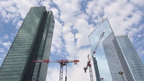Crane machine work at modern skyscraper in Paris financial district La Defense 스톡 동영상 84735009