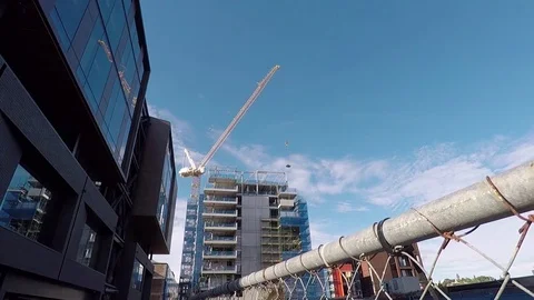 Crane in motion at a building construction site in Auckland, NZ Vídeos de archivo 83998282