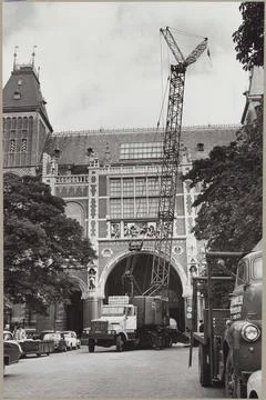 Crane for the night queue, two men stand next to the car; Crane for transp... Stock Photos