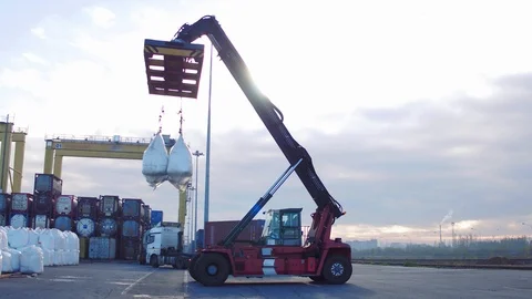 Crane operator and Mobile crane machine stand by waiting for lifting white bags Stock Footage 101226877