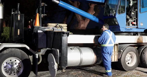 Crane operator using outrigger Vídeos de archivo 68354376