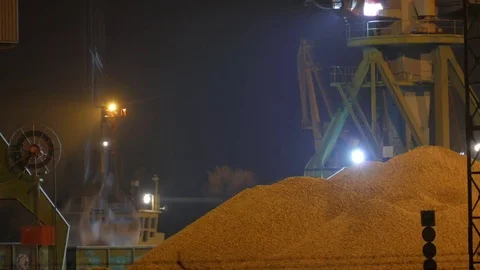 Crane at the port of loading rubble Stock-Footage 70279753