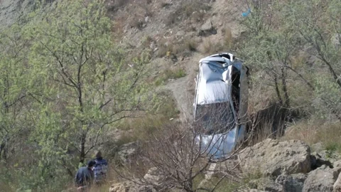 A crane pulled the wrecked car out of a deep hole. Evacuator. The victim of the Vidéo 145576358