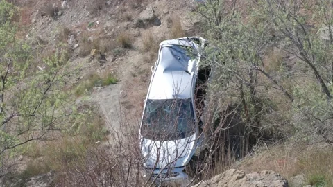 A crane pulled the wrecked car out of a deep hole. Evacuator. The victim of the Vidéo 145576574