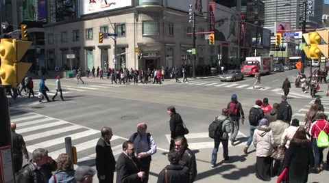 Crane Shot of City Intersection with People Crossing Street Vidéo 39453758