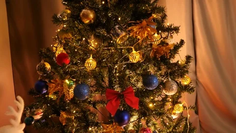 Crane shot gowing slowly down on beautifully ornated Christmas tree Stock Footage 82972598
