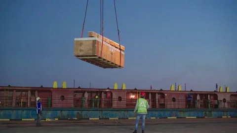 Crane Vessel Lifts Create Video stock 255201787