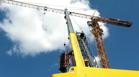 Cranes in construction site Vidéo 5503766