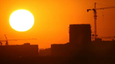 Cranes in construction site in sunset Video stock 150538572