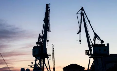 The cranes harbor at sunset Foto stock