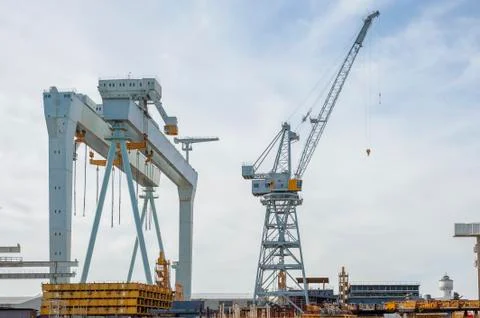 Cranes in shipyard. Foto stock