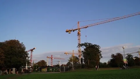 Cranes in stuttgart Video stock 81999382