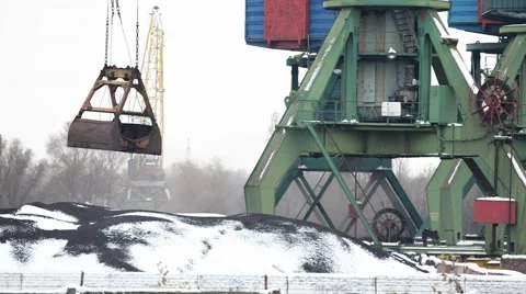 Cranes working at the port. Vidéo 45279262