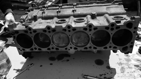 Crankshaft mounting bolts 스톡 동영상 178482624