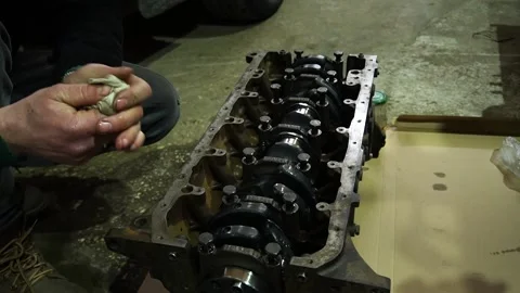 Crankshaft mounting bolts Vídeo Stock 178482641