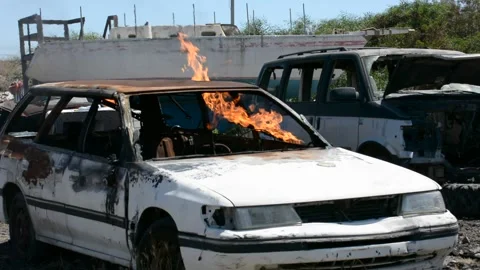 Crashed and burning car on fire 库存影片 155865198