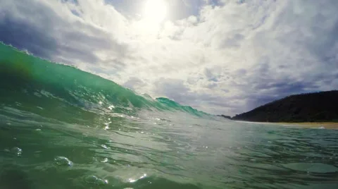 Crashing Blue Ocean Wave.. Видео 54141398