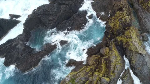 Crashing ocean waves Video stock 239533131