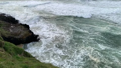 Crashing sea waves 動画素材 194111364