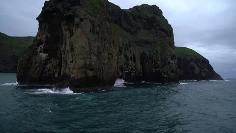 Crashing waves on cliffs during storm - Vestmannaeyjar Iceland Видео 72332000