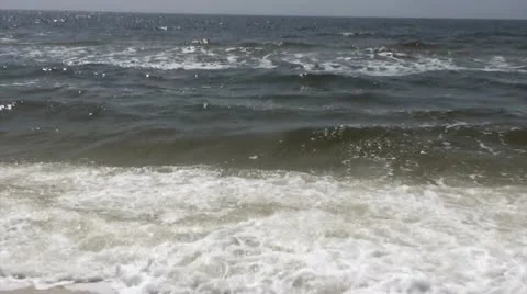 Crashing waves Stockbeeldmateriaal 21895388