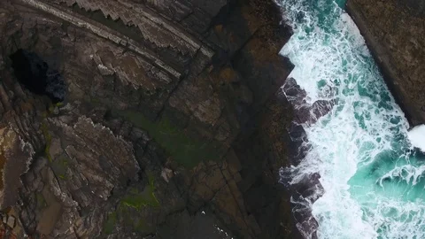 Crashing waves Video stock 98758673