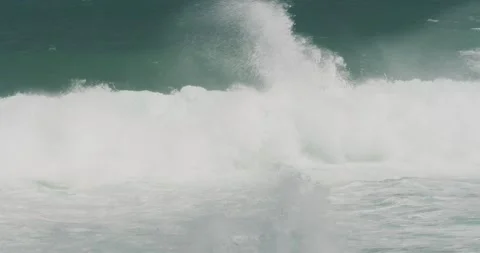 Crashing Waves Видео 330443643